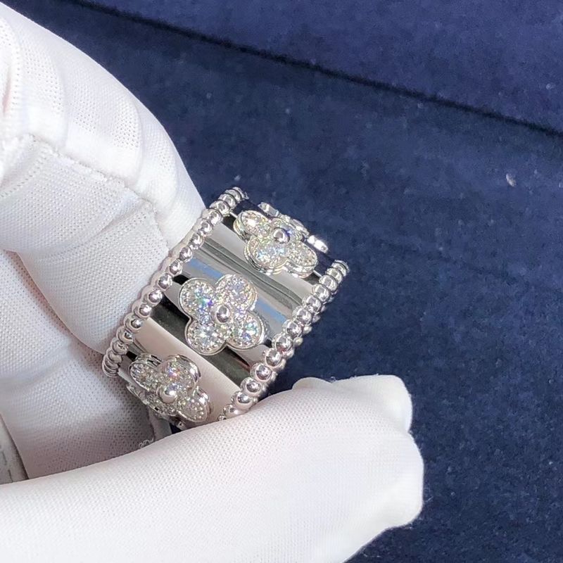 Qualität Goldstützprivate Kundenbezogenheit des mittleren Modell-VCA Van Cleef Perlee Clover Ring 18k Fabrik