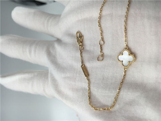 Qualität Süßes Alhambra gelbes Gold Armbandes 18k Vans Cleef Arpels mit weißem Perlmutt Fabrik