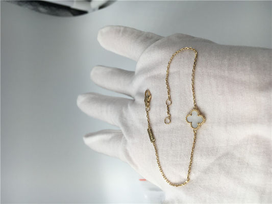 Qualität Süßes Alhambra gelbes Gold Armbandes 18k Vans Cleef Arpels mit weißem Perlmutt Fabrik