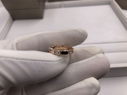 Handgefertigter, individueller Schmuck mit Diamantschliff und personalisierter Gravur für ein einzigartiges Luxusdesign