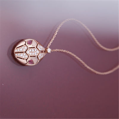 Qualität Roman Serpenti-Halskette in 18 kt stieg das Gold, das mit rubellite Augen und mit pavé Diamanten auf dem Kopf eingestellt wurde Fabrik